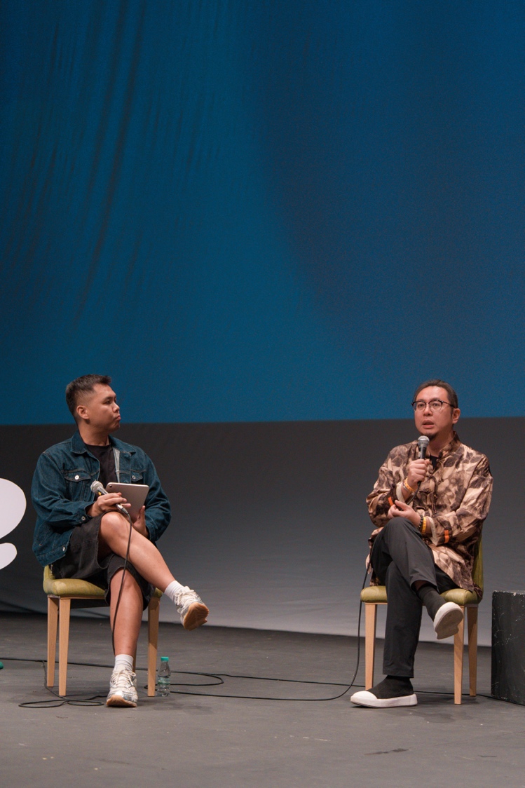 A person sitting in chairs with a microphone

AI-generated content may be incorrect.